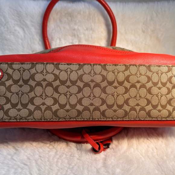 Coach hand bag - Picture 4 of 5